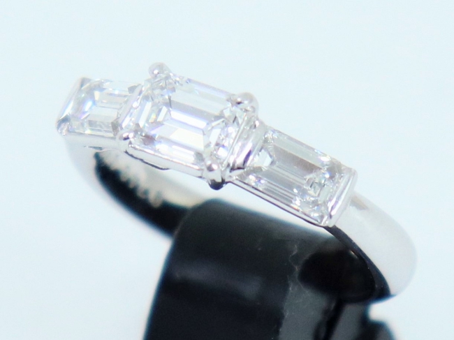 Pt900 バゲットカット ダイヤモンド リング Ｄ0.74 0.82ct