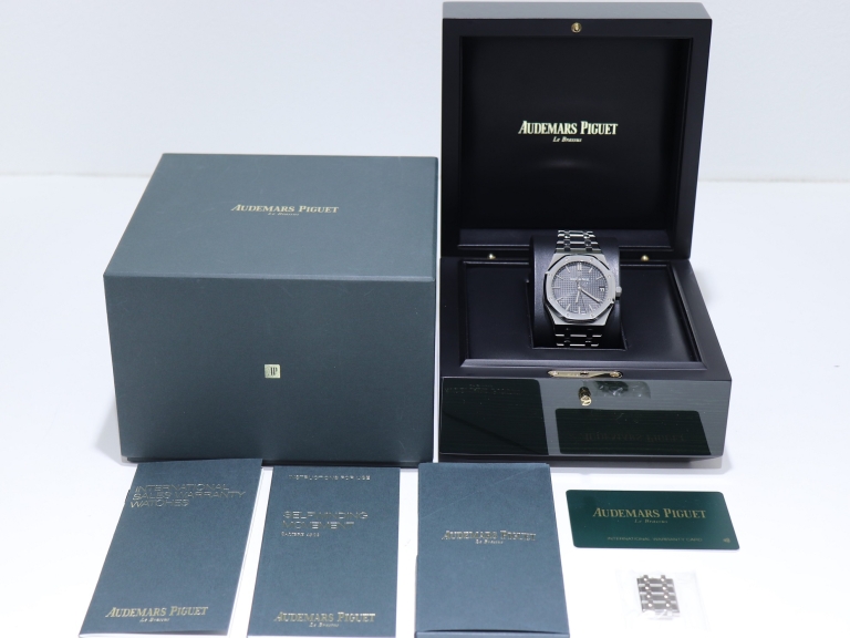 高級時計の査定額を大きく左右する「付属品」が持つ影響とは？