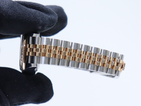 ロレックスなど人気時計の相場を左右する具体的なポイント