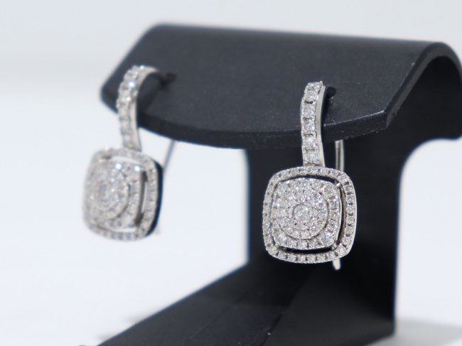 K18WG ピアス ダイヤモンド 0.80カラット（1月限定・査定金額5%UPキャンペーン価格!）